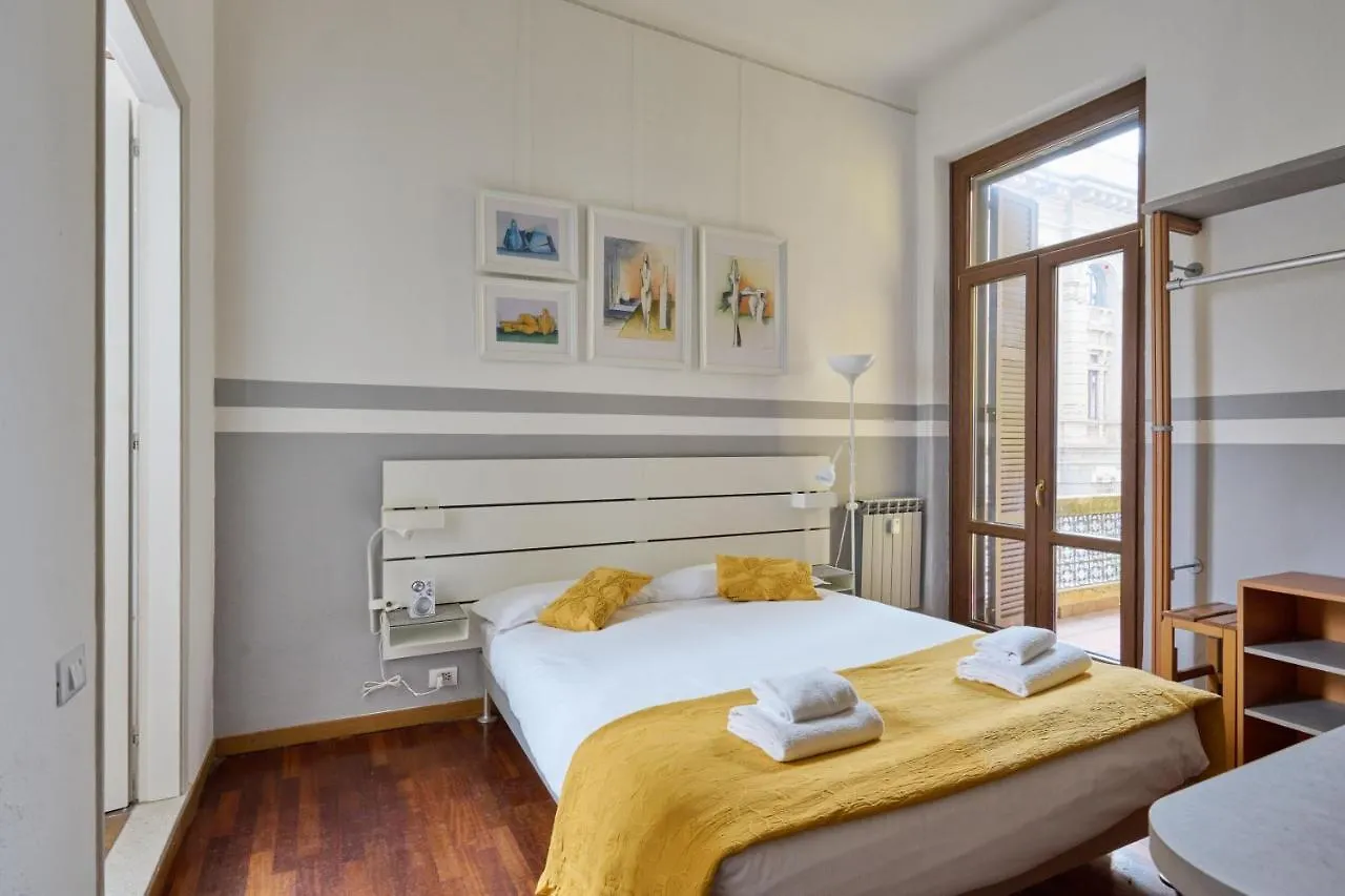 Artist Nadia\'S Apartment In Porta Vercellina의 연락처